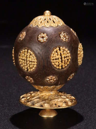 A CHENXIANG WOOD CARVED BEAD