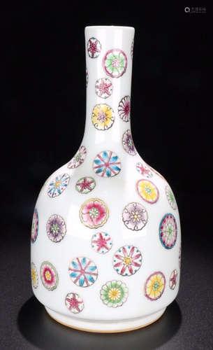 A FAMILLE ROSE GLAZE FLOWER PATTERN ZUN VASE