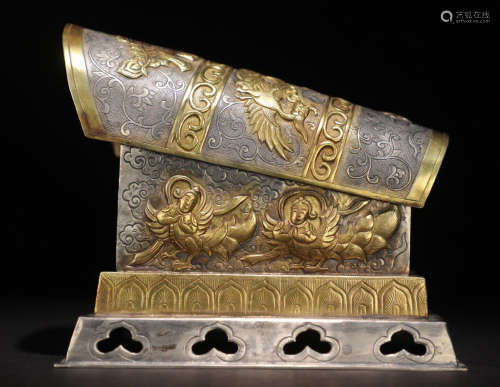 A GILT SILVER CASTED FIGURE PATTERN COFFIN