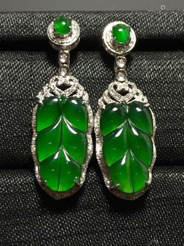 A GREEN JADEITE CARVED LEAF EARRINGS, TYPE A