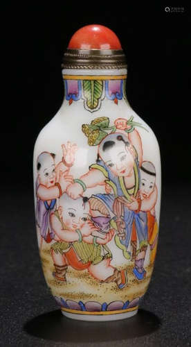 A GLASS CHILDREN PATTERN SNUFF BOTTLE