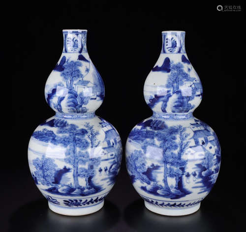 PAIR WHITE&BLUE GLAZE STORY PATTERN GOURD VASE