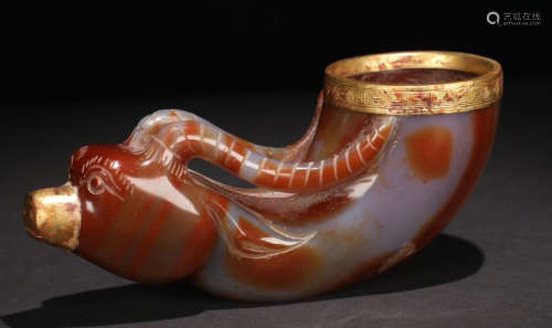 AN AGATE CARVED SHEEP HEAD SHAPED CUP