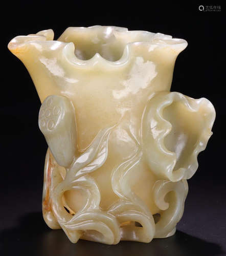 A HETIAN JADE CARVED LOTUS LEAF SHAPED PEN HOLDER