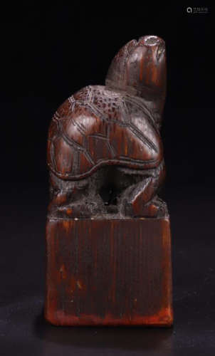 A BAMBOO CARVED TURTLE SHAPED SEAL