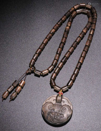 A CHENXIANG WOOD CARVED BEAST PATTERN PENDANT