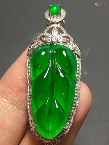 A GREEN JADEITE CARVED LEAF PENDANT, TYPE A