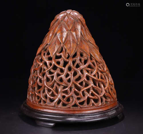 A BAMBOO CARVED HOLLOW LEAF SHAPED CENSER