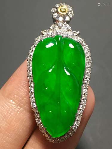 A GREEN JADEITE CARVED LEAF PENDANT, TYPE A