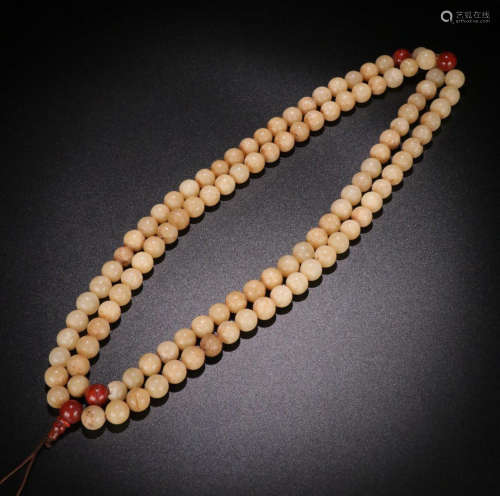 A HETIAN JADE CARVED BEAD STRING NECKLACE