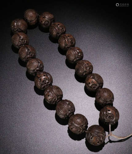 A CHENXIANG WOOD BEADS STRING BRACELET