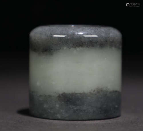 A HETIAN JADE CARVED FINGER RING