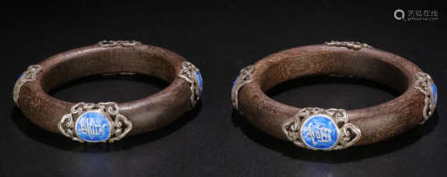 PAIR CHENXIANG WOOD CARVED SILVER DECORATED BANGLE
