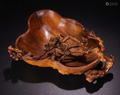 A HUANGHUALI WOOD CARVED LOTUS FLOWER PEN WASHER