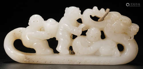 A HETIAN JADE CARVED SHIP SHAPED PENDANT