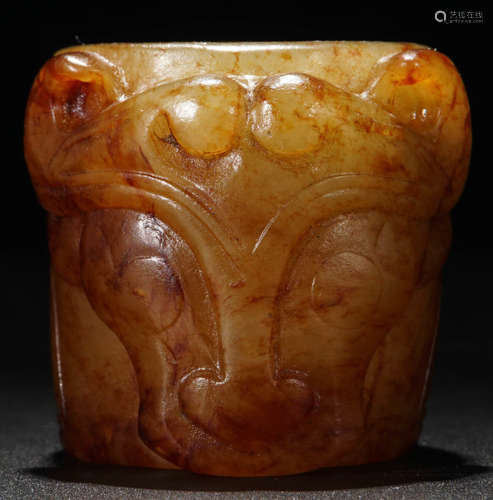 A HETIAN JADE CARVED BEAST PATTERN FINGER RING