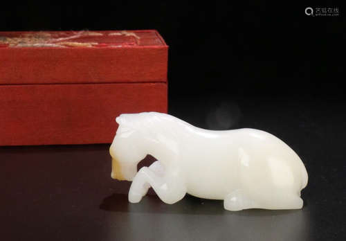 A HETIAN JADE CARVED HORSE SHAPED PENDANT