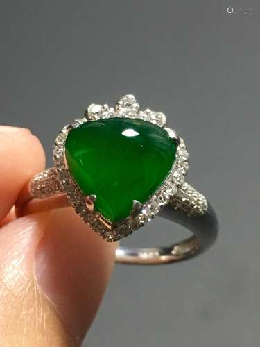 A GREEN JADEITE CARVED HEART FINGER RING, TYPE A