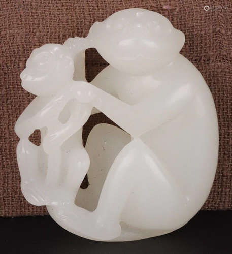 A HETIAN JADE CARVED MONKEY SHAPED PENDANT