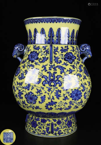 A YELLOW&BLUE GLAZE WRAPPED FLOWER PATTERN VASE