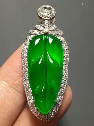 A GREEN JADEITE CARVED LEAF PENDANT, TYPE A