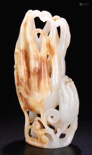 A HETIAN JADE CARVED CHAYOTE SHAPED PENDANT