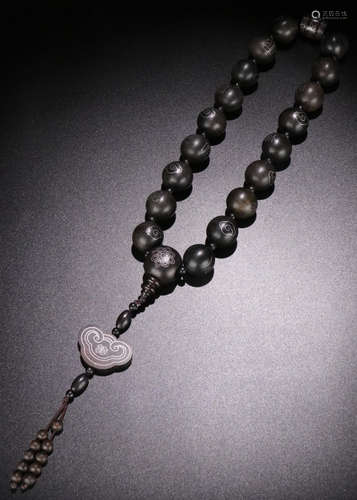 A CHENXIANG WOOD BEADS STRING BRACELET