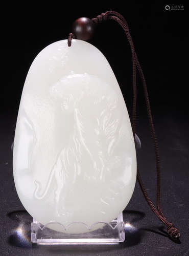 A HETIAN JADE CARVED TIGER PATTERN PENDANT