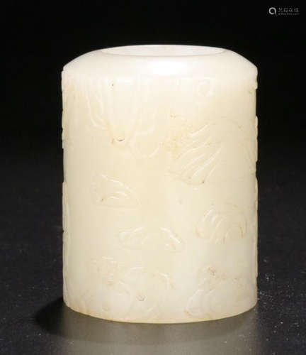 A HETIAN JADE CARVED STORY PATTERN FINGER RING