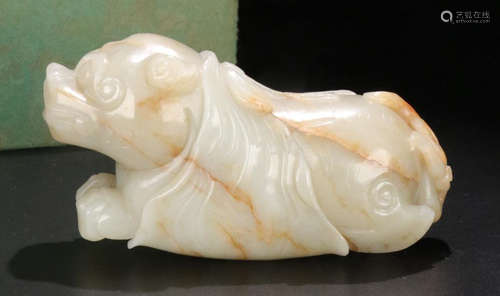 A HETIAN JADE CARVED PIXIU PENDANT