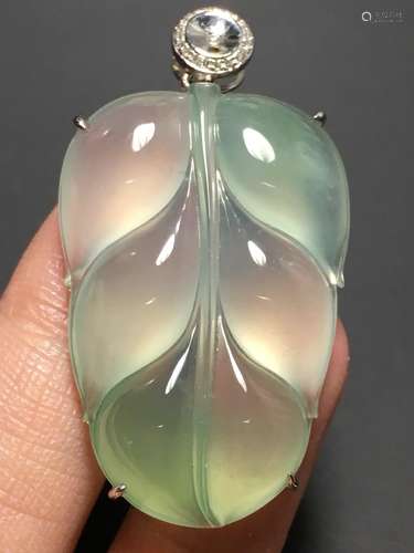 A GREEN JADEITE CARVED LEAF PENDANT, TYPE A