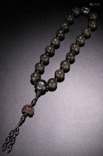 A CHENXIANG WOOD BEADS STRING BRACELET