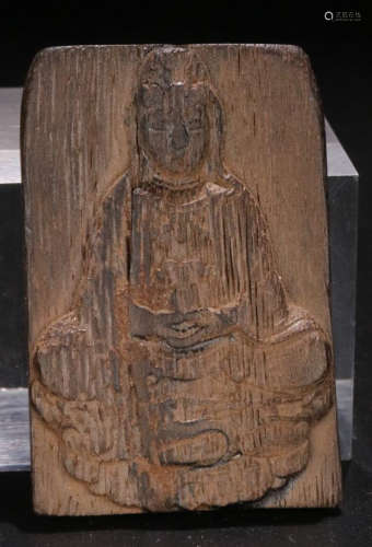 A CHENXIANG WOOD CARVED GUANYIN PENDANT