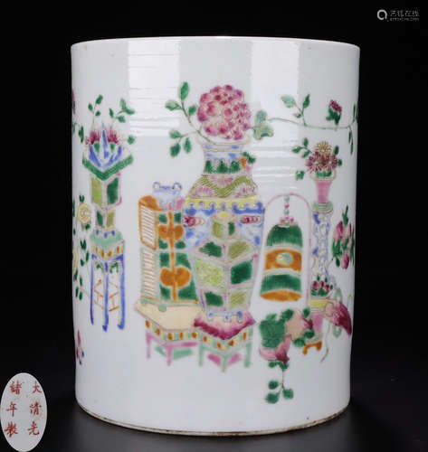 A FAMILLE ROSE FLOWER PATTERN PEN HOLDER