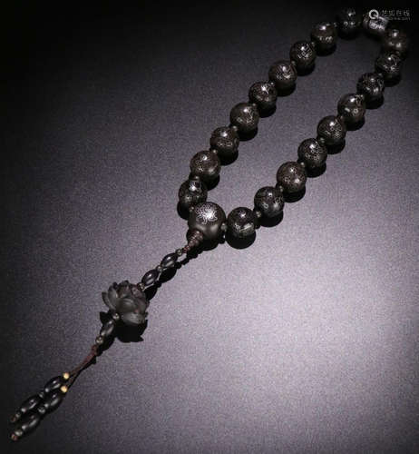 A CHENXIANG WOOD BEADS STRING BRACELET