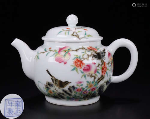 A FAMILLE ROSE GLAZE POETRY PATTERN TEA POT