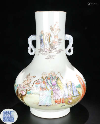 A FAMILLE ROSE GLAZE STORY PATTERN VASE