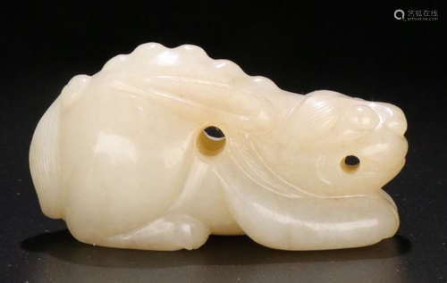 A HETIAN JADE CARVED PIXIU SHAPED PENDANT