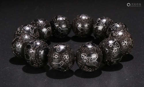 A CHENXIANG WOOD CARVED BEADS STRING BRACELET