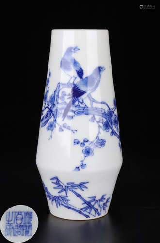 A WHITE&BLUE GLAZE BIRD PATTERN PEN HOLDER