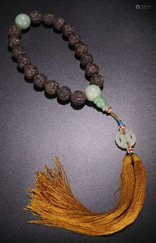 A CHENXIANG WOOD BEADS STRING BRACELET