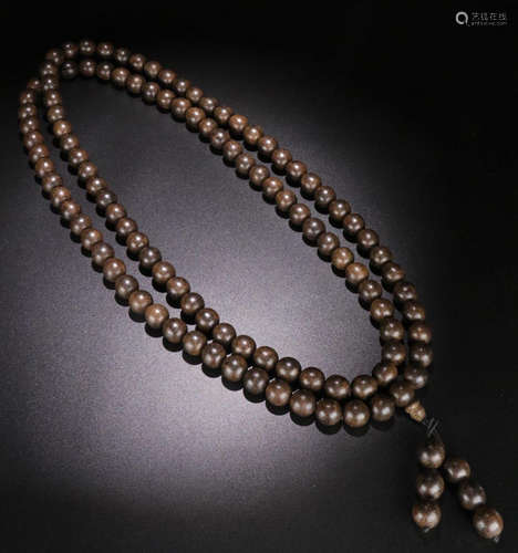 A CHENXIANG WOOD BEADS STRING NECKLACE