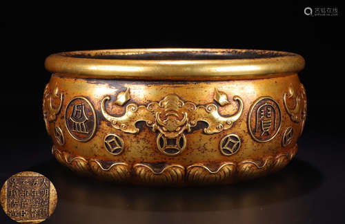 A GILT BRONZE CASTED AUSPICIOUS PATTERN CENSER