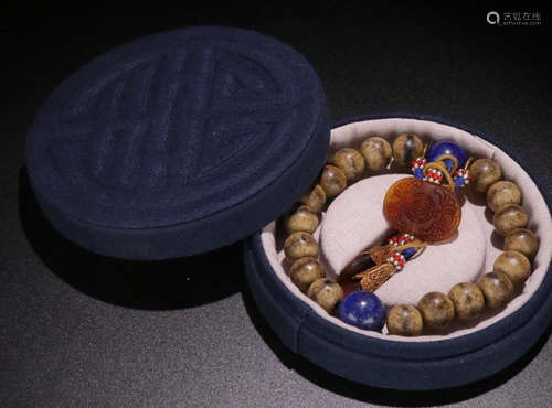 A CHENXIANG WOOD BEADS STRING BRACELET