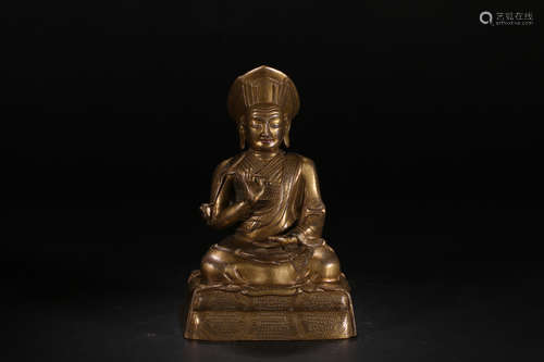 A GILT BRONZE SITTING BUDDHA ORNAMENT