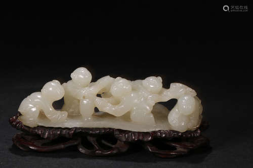 A HETIAN JADE CHILDREN PLAYFUL SHAPED BRUSH HOLDER