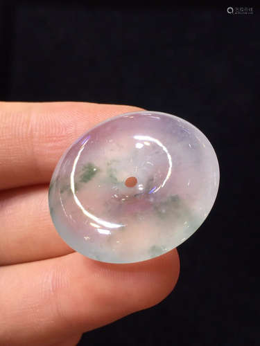 AN ICY CIRCLE JADEITE PENDANT