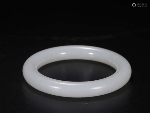 A WHITE HETIAN JADE BANGLE