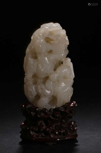 A HETIAN JADE HOLLOW CHARACTER MOUNTAIN ORNAMENT