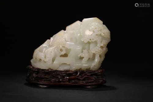 A HETIAN JADE MOUNTAIN SHAPED ORNAMENT